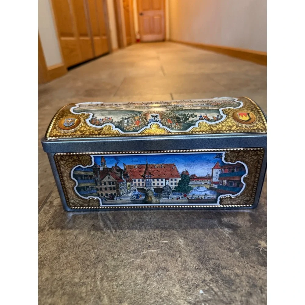 Lebkuchen-Schmidt Nuremberg German Biscuit Tin Domed Chest Nurnberg Cityscape